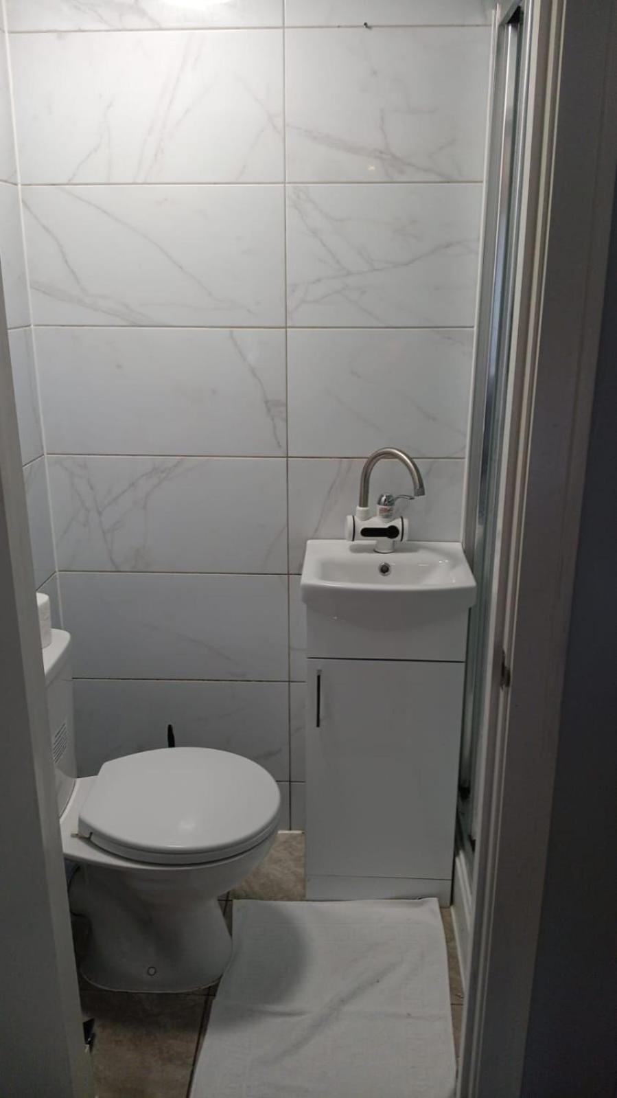 Letzi Premium Cozy Retreat Private En-Suite Rooms, Wembley London Eksteriør bilde