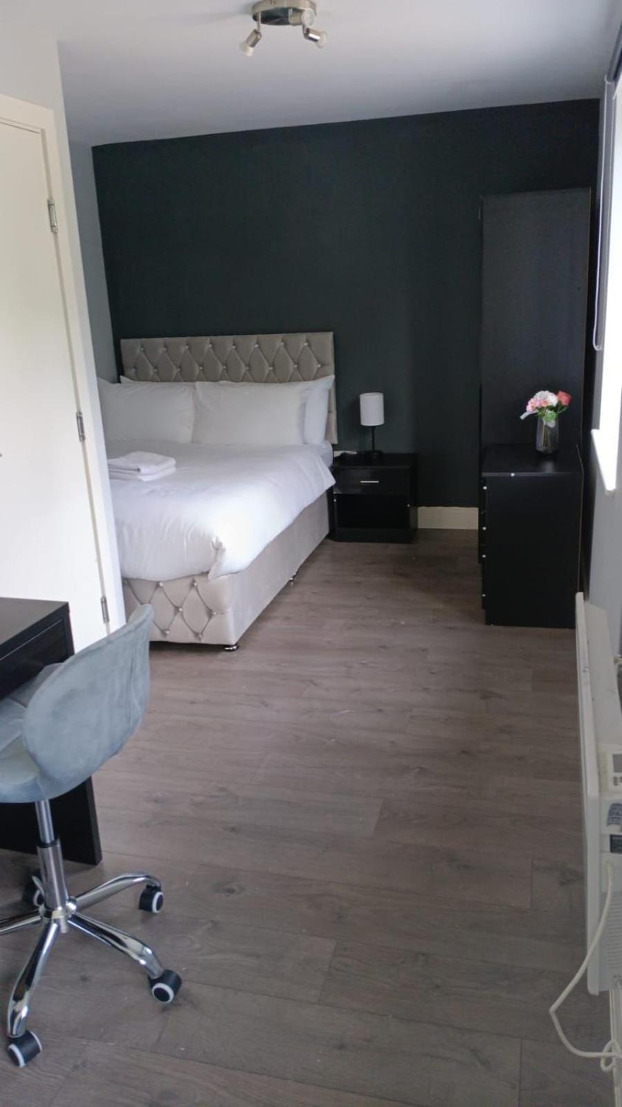 Letzi Premium Cozy Retreat Private En-Suite Rooms, Wembley London Eksteriør bilde